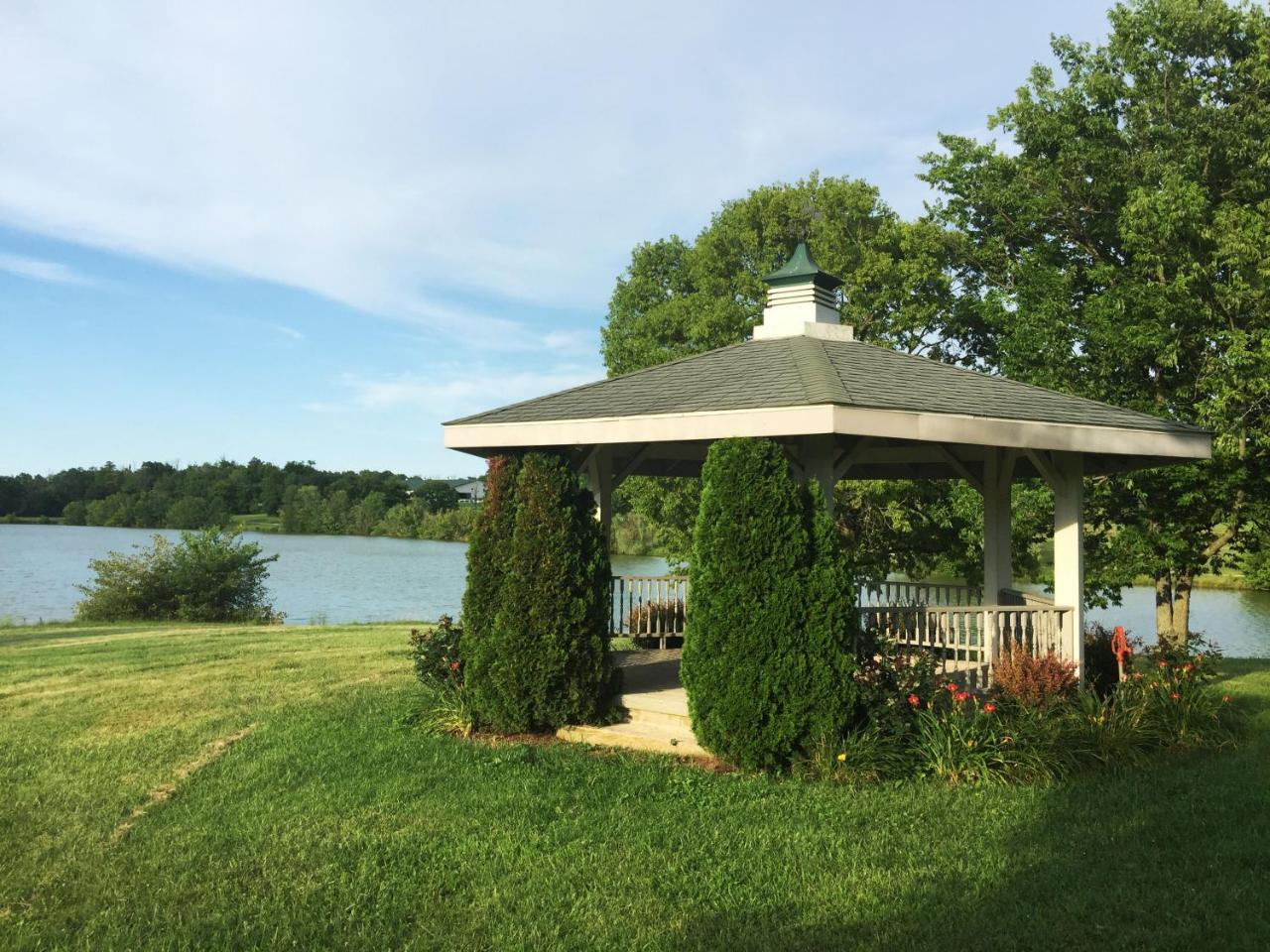 The B & B At Queenslake Midway Kültér fotó